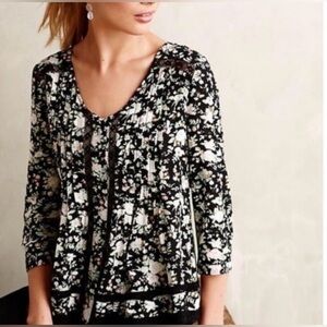 Anthropologie Maeve Celyn Black White Floral Top Embroidered Crochet Trim Boho